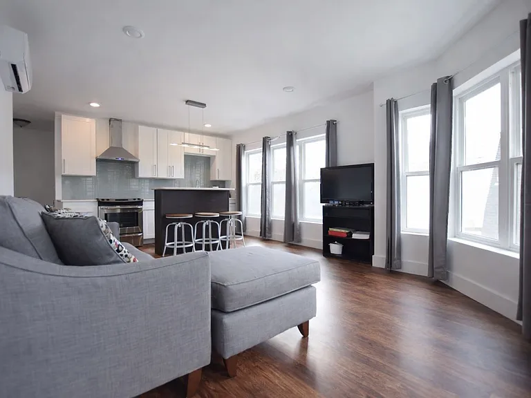 707 E Seneca St. — Photo 45