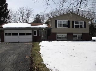 9 Meadow Dr, Webster, NY 14580