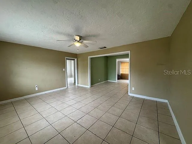2976 Poplar St — Photo 3