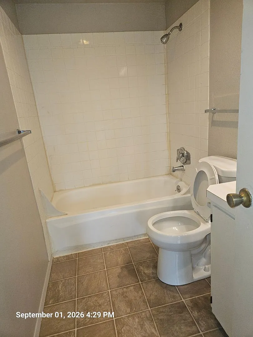 Golden Pines Apartments — Photo 4