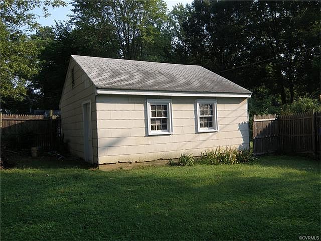 2nd image of 6213 Clover Ln