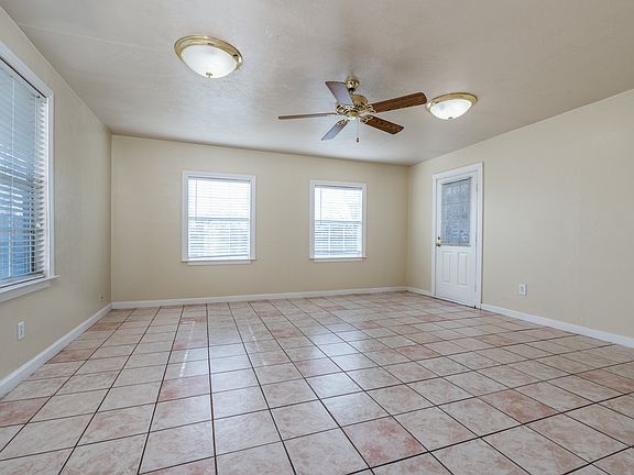 4th image of 502 Basswood Dr