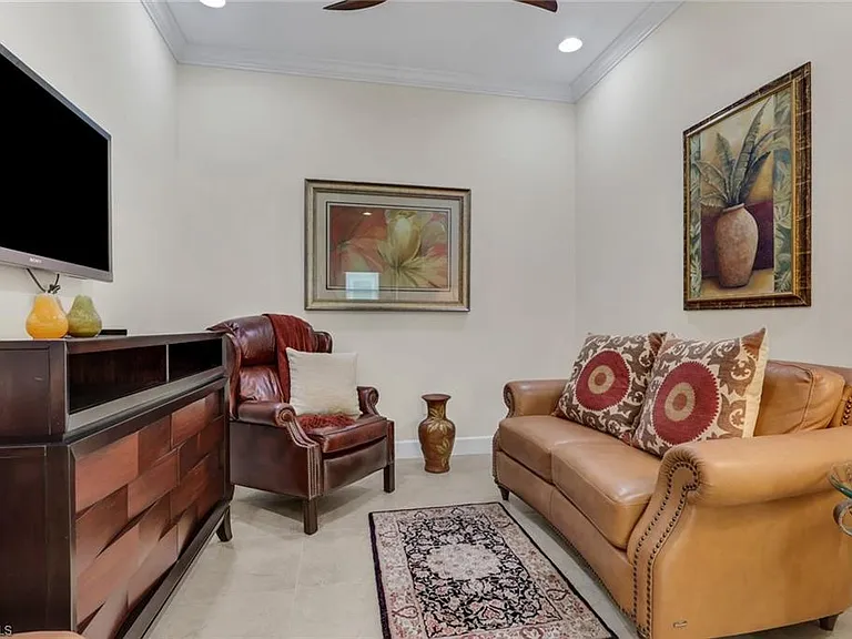9142 Isla Bella Cir — Photo 16
