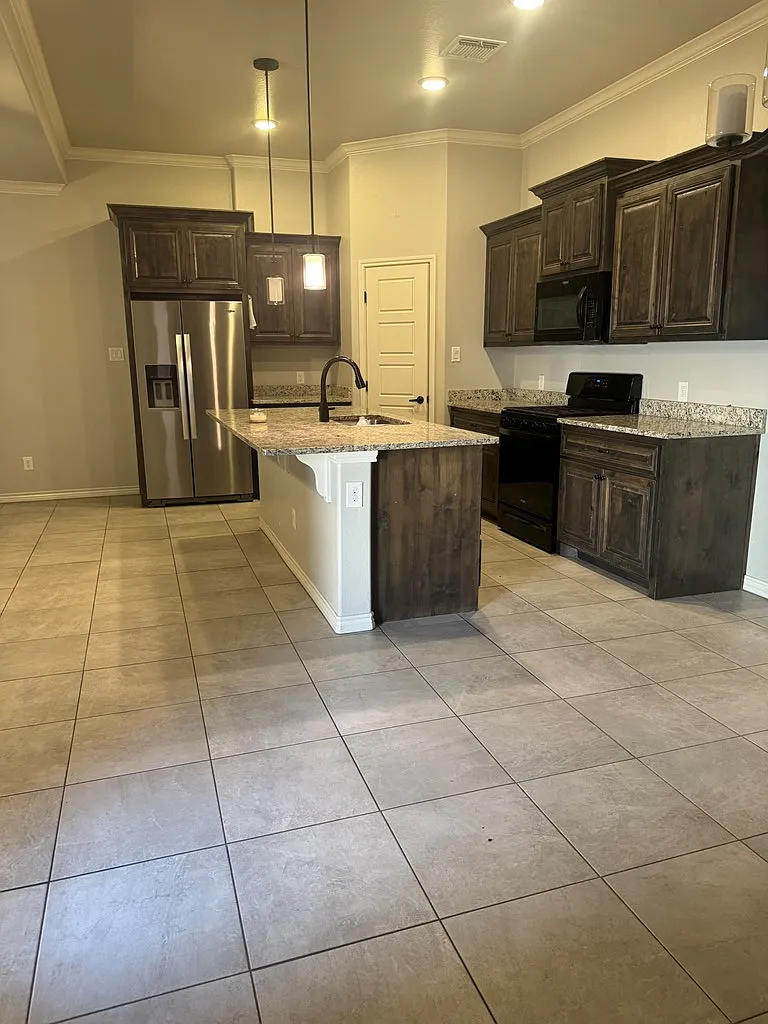 3 bed, 1.0 bath, 1636 sqft, $2,500 — Photo 3