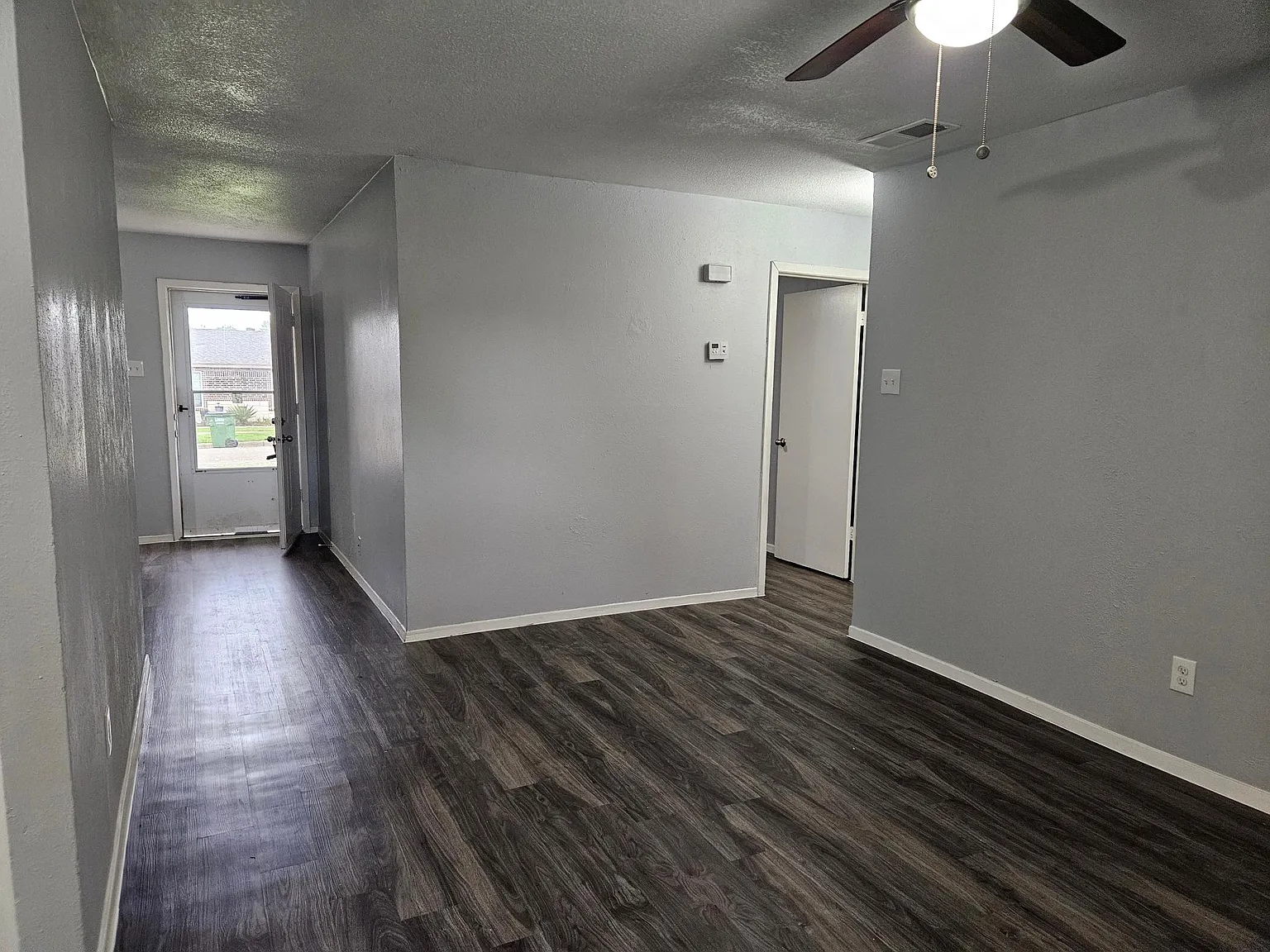 4 bed, 2.5 bath, 1373 sqft, $2,000 — Photo 2