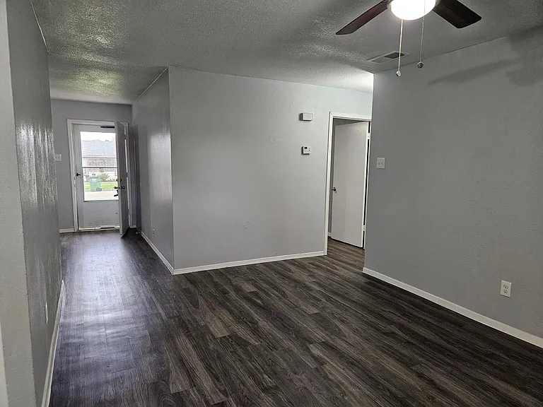 15139 Marsha Dr — Photo 2