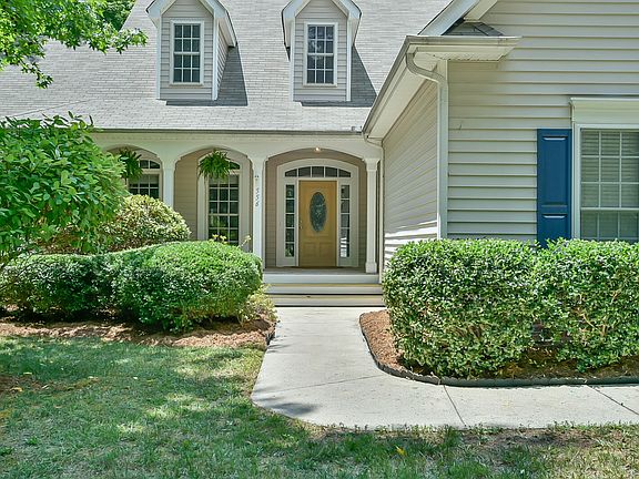 2nd image of 556 Jamestown Rd
