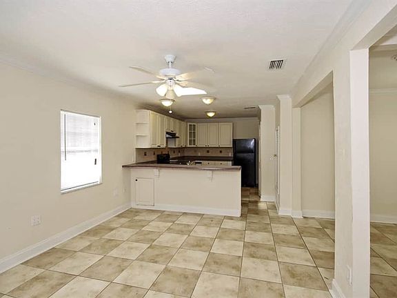 3rd image of 11431 English St