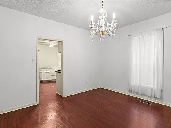 3rd image of 75 Edward Thompson Rd