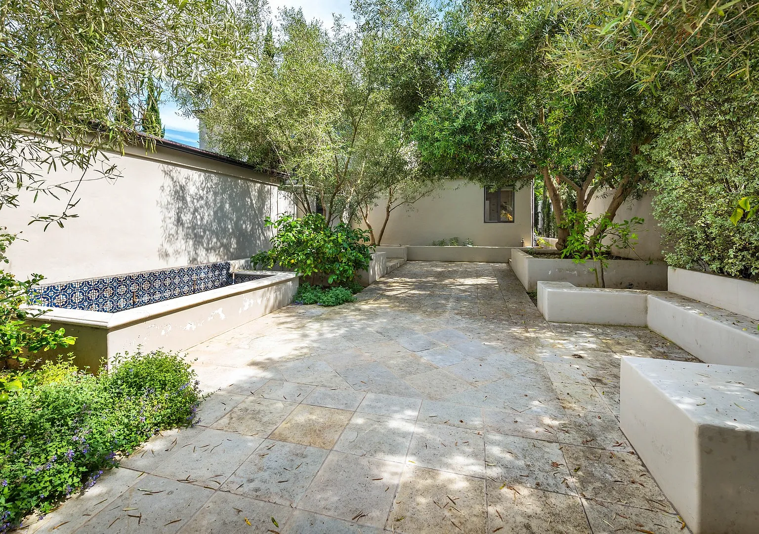 Spectacular and Spacious Tuscan style Montecito Home with Pool! — Photo 4