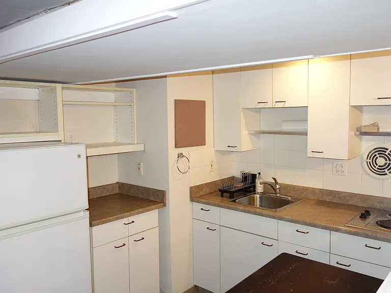 Bright kitchen with lots of cupboards