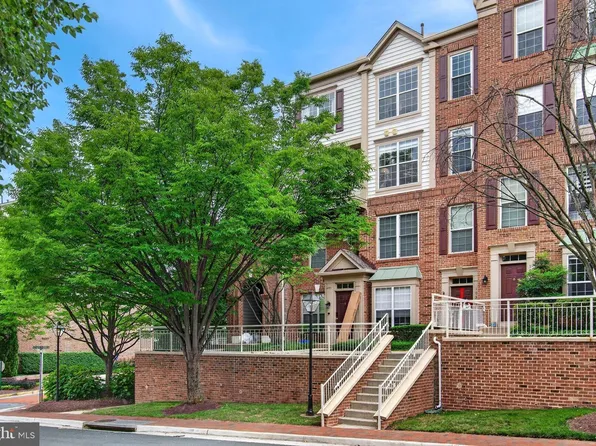 10349 Sager Ave #301, Fairfax, VA 22030