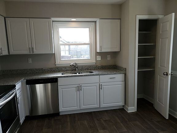 10 x 10 eat in kitchen