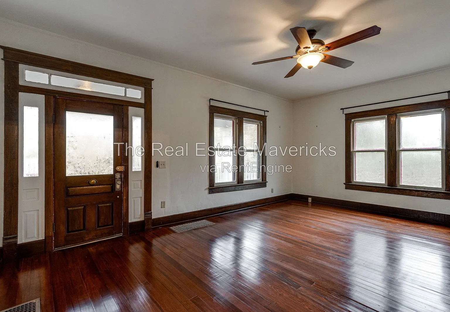 3 bed, 2.0 bath, 1316 sqft, $2,300 — Photo 3