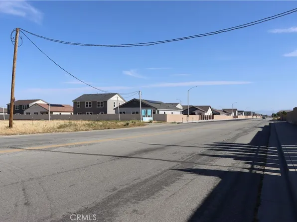 800 52nd St W, Rosamond, CA 93560