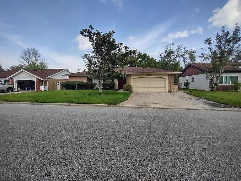 8811 Seeley Ln — Photo 2