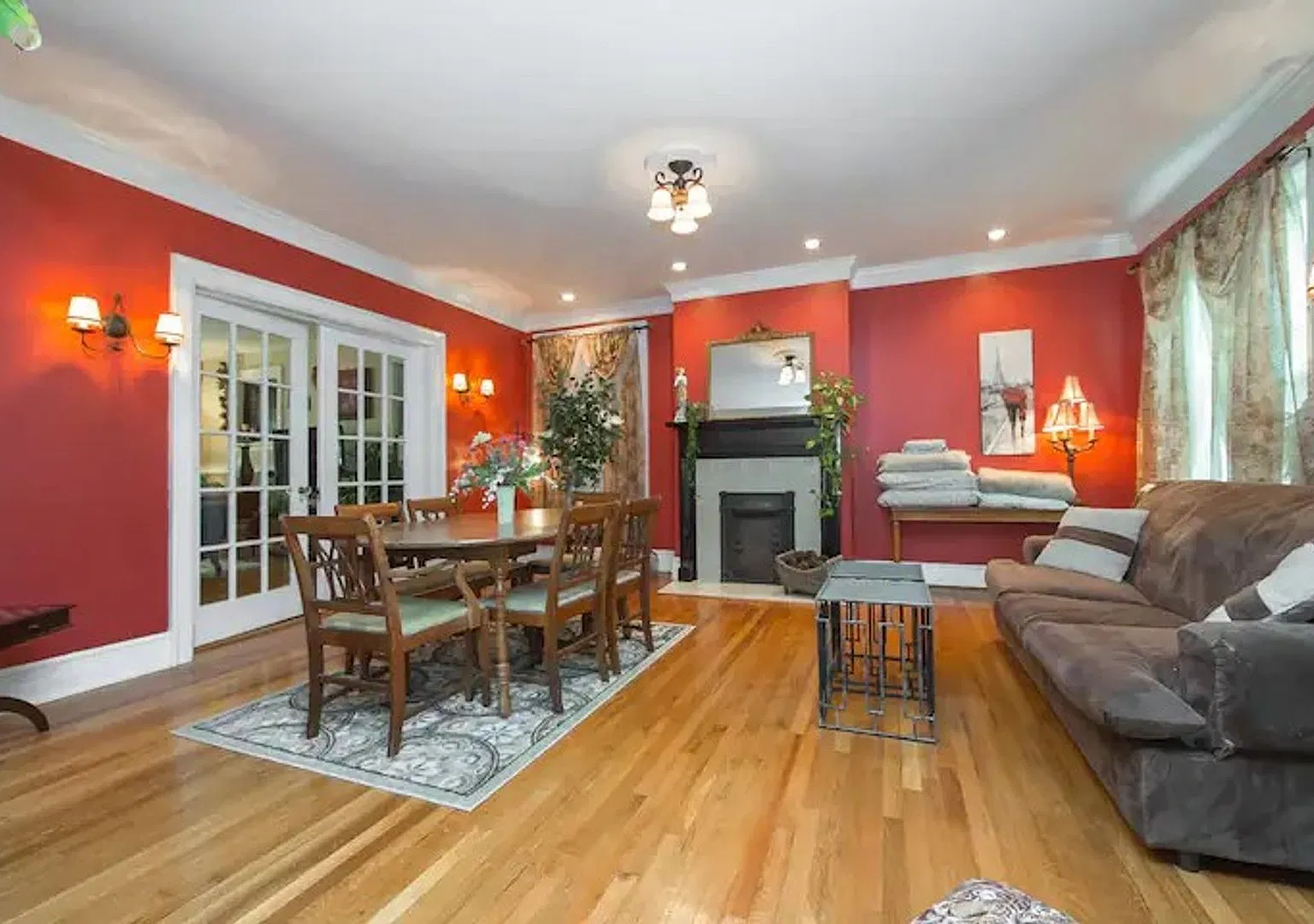 Rosewood — Photo 2