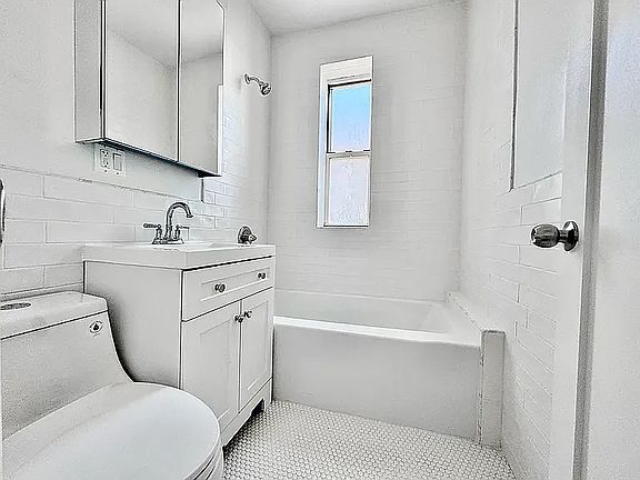 4th image of 187 Pinehurst Ave APT 1C