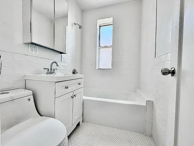 187 Pinehurst Ave #5C — Photo 5