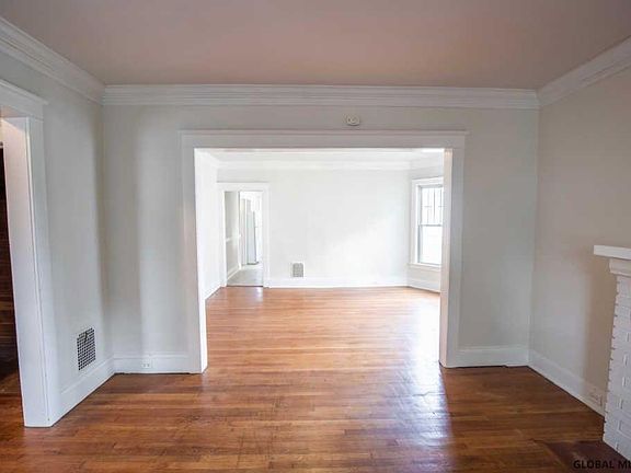 5th image of 2 Woodrow Ct #1