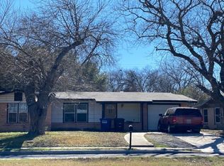 566 Lanark Dr, San Antonio, TX 78218