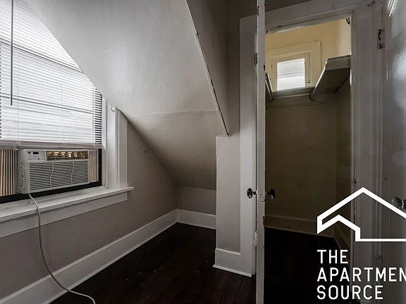 5th image of 2041 W Moffat St #3