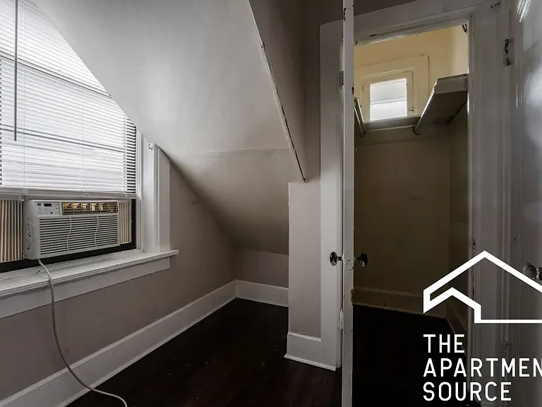 2041 W Moffat St #3 — Photo 5