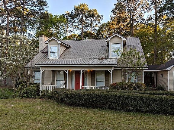 2nd image of 1624 Houston Dr