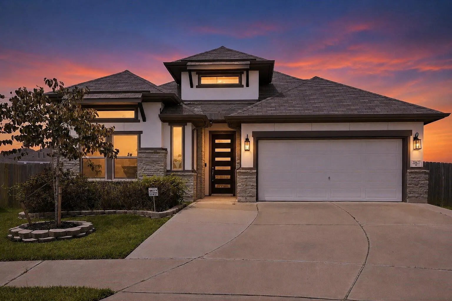 4 bed, 3.0 bath, 2707 sqft, $3,099 — Photo 2