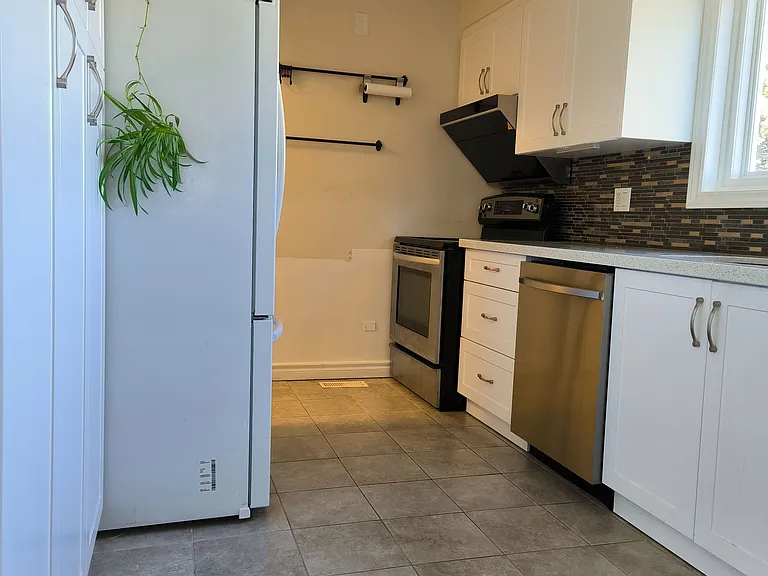 4 Cloebury Ct #MAIN FLOOR — Photo 7
