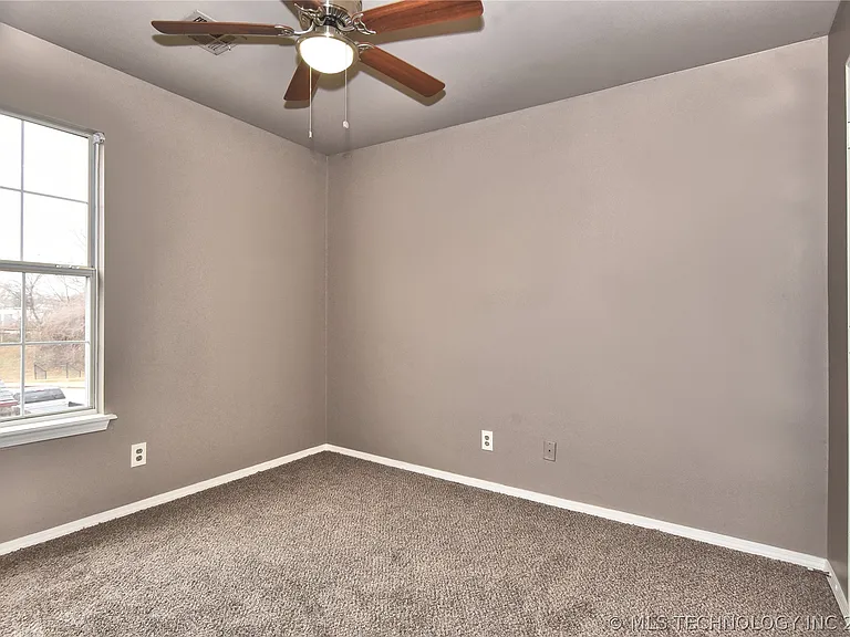 310 W K St — Photo 17