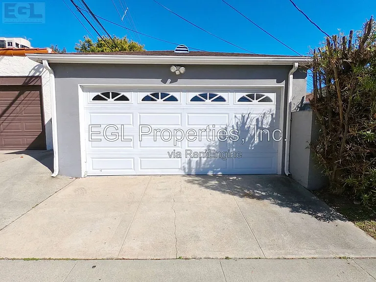 10749 Wellworth Ave — Photo 2