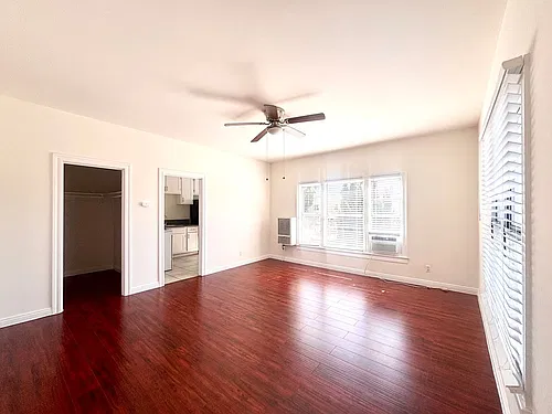 Floor plan 301