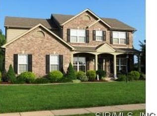 2 Gray Cub Ct, Glen Carbon, IL 62034