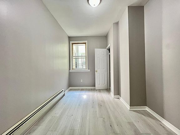 5th image of 344 Virginia Ave Unit 1R