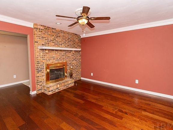 4th image of 1204 Briarwood Dr