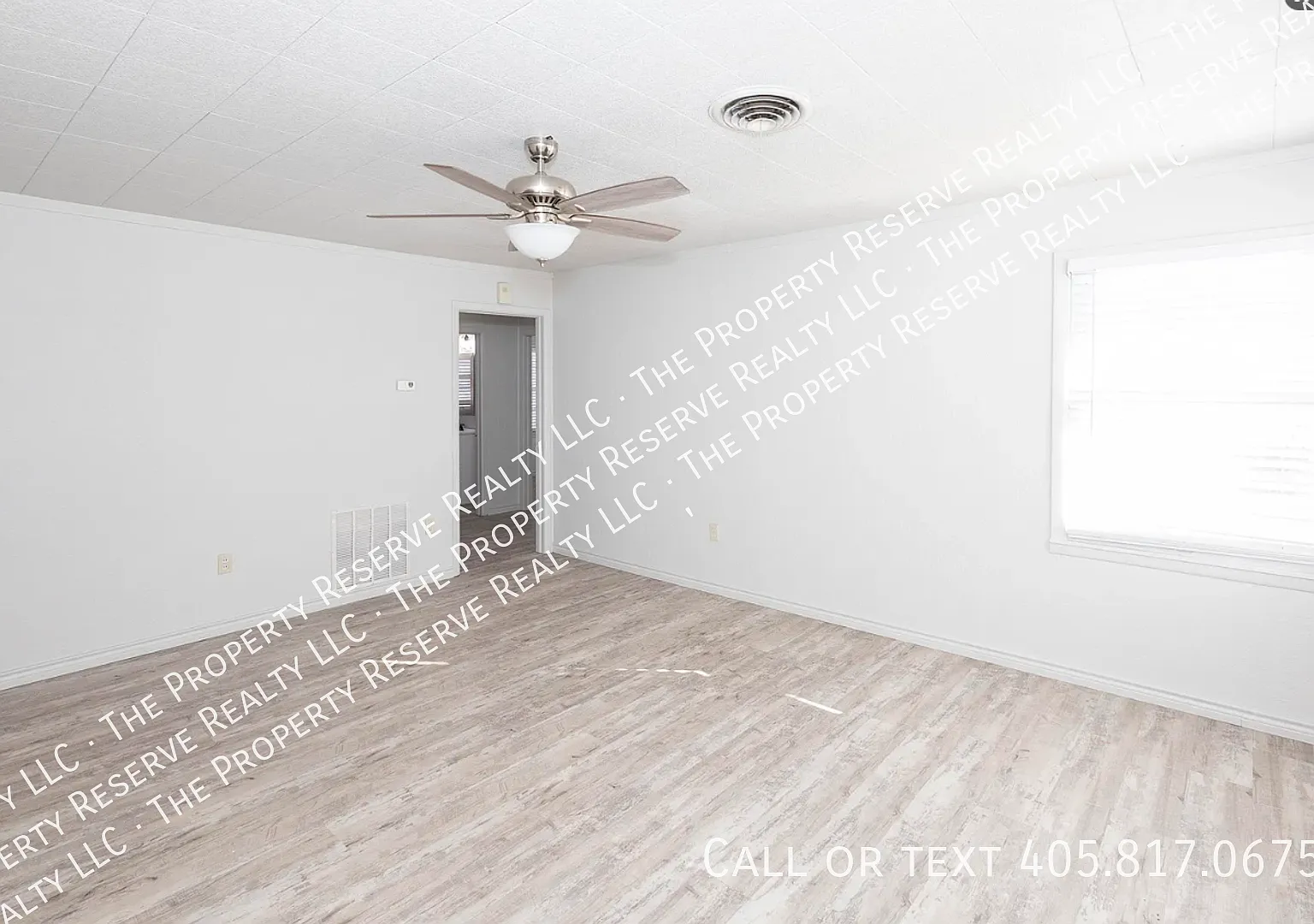 3 bed, 1.0 bath, 972 sqft, $1,000 — Photo 2