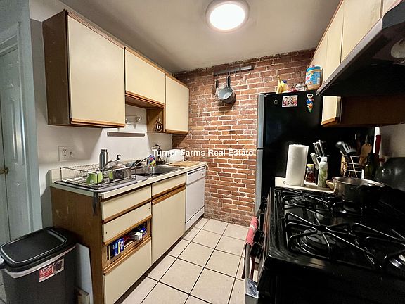 3rd image of 66 Murdock St