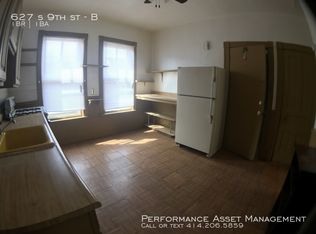 627 S 9th St #B, Milwaukee, WI 53204