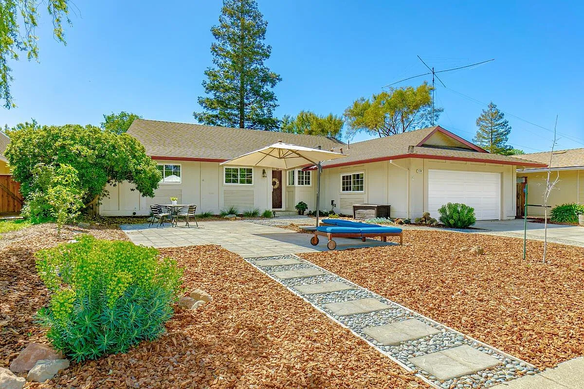 4134 Vista Way photo 1