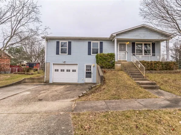 632 Independence Dr, Radcliff, KY 40160