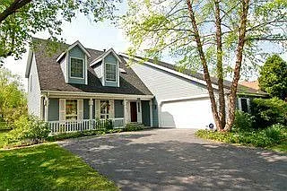 3015 Hedgerow Ln photo 1