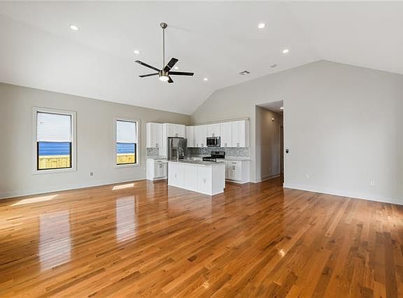 5th image of 2139 Columbus St