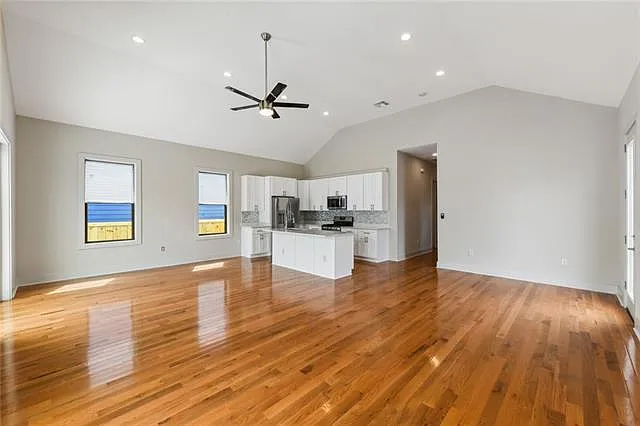 2139 Columbus St — Photo 5