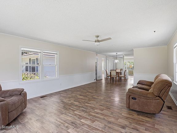 4th image of 1308 Jasmine Cir