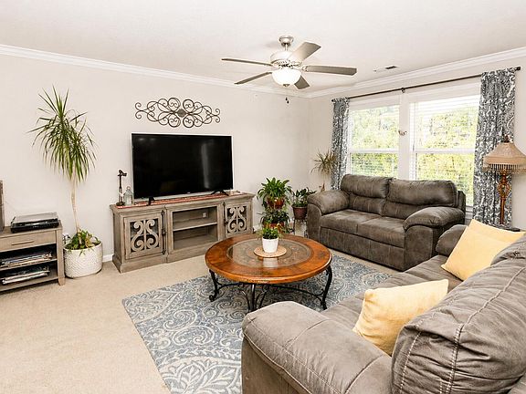 5th image of 814 Yorkshire Dr