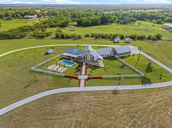 2644 Linda Ln, Brenham, TX 77833