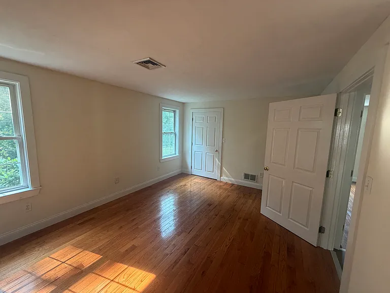 44 Plain St — Photo 8