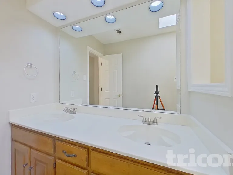 509 Live Oak Dr — Photo 15