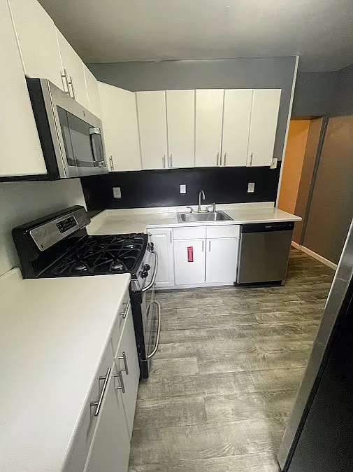4 bed, 1.5 bath, 1647 sqft, $2,200 — Photo 2